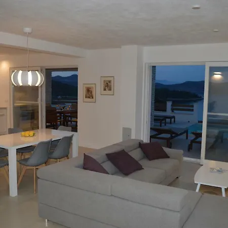 Apartment Leslie Mali Iz