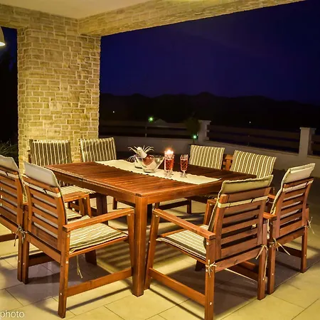 Villa Apartment Leslie